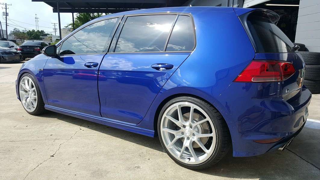 2012 Volkswagen Golf fitted with Neuspeed RSE10 19x9 48mm wheels