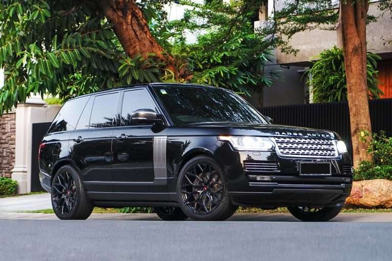2014 Land Rover Range Rover Sport fitted with S17-01 22x10.5 35mm wheels