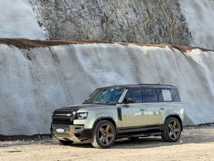 2020 Land Rover Defender 110 fitted with OF05 20x10 40mm wheels