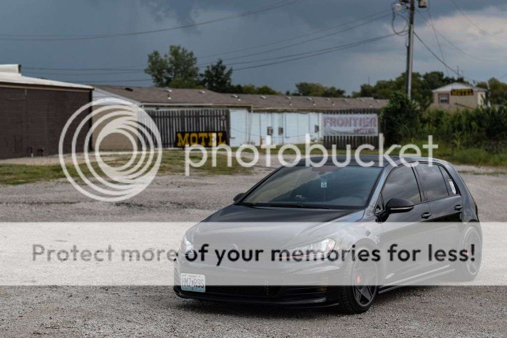 2016 Volkswagen Golf fitted with 3SDM 0.05 18x9.5 40mm wheels