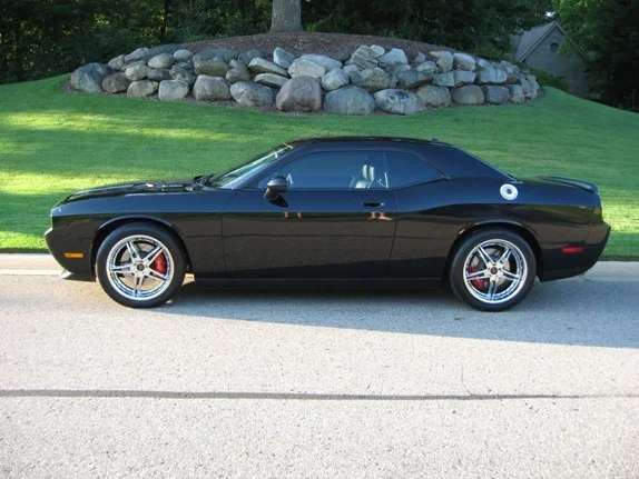 2009 Dodge Challenger on Avarus Wheels Avarus AV5