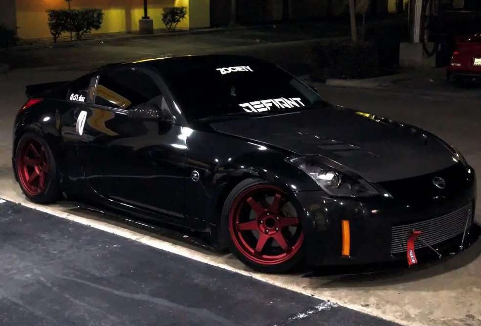 2008 Nissan 350Z fitted with Es2 - Custom 18x9.5 12mm wheels