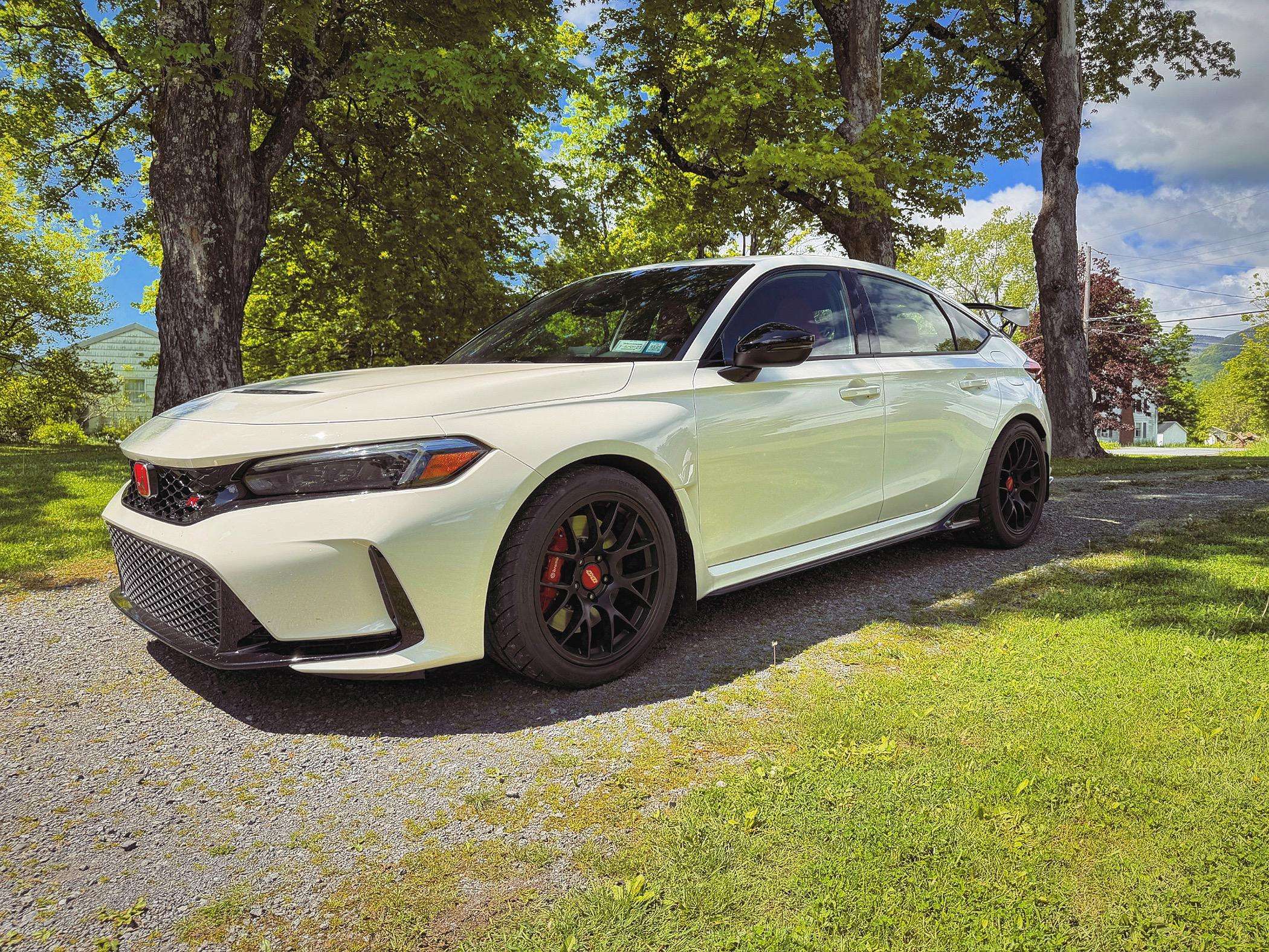 2023 Honda Civic fitted with Apex EC-7 18x9.5 43mm wheels