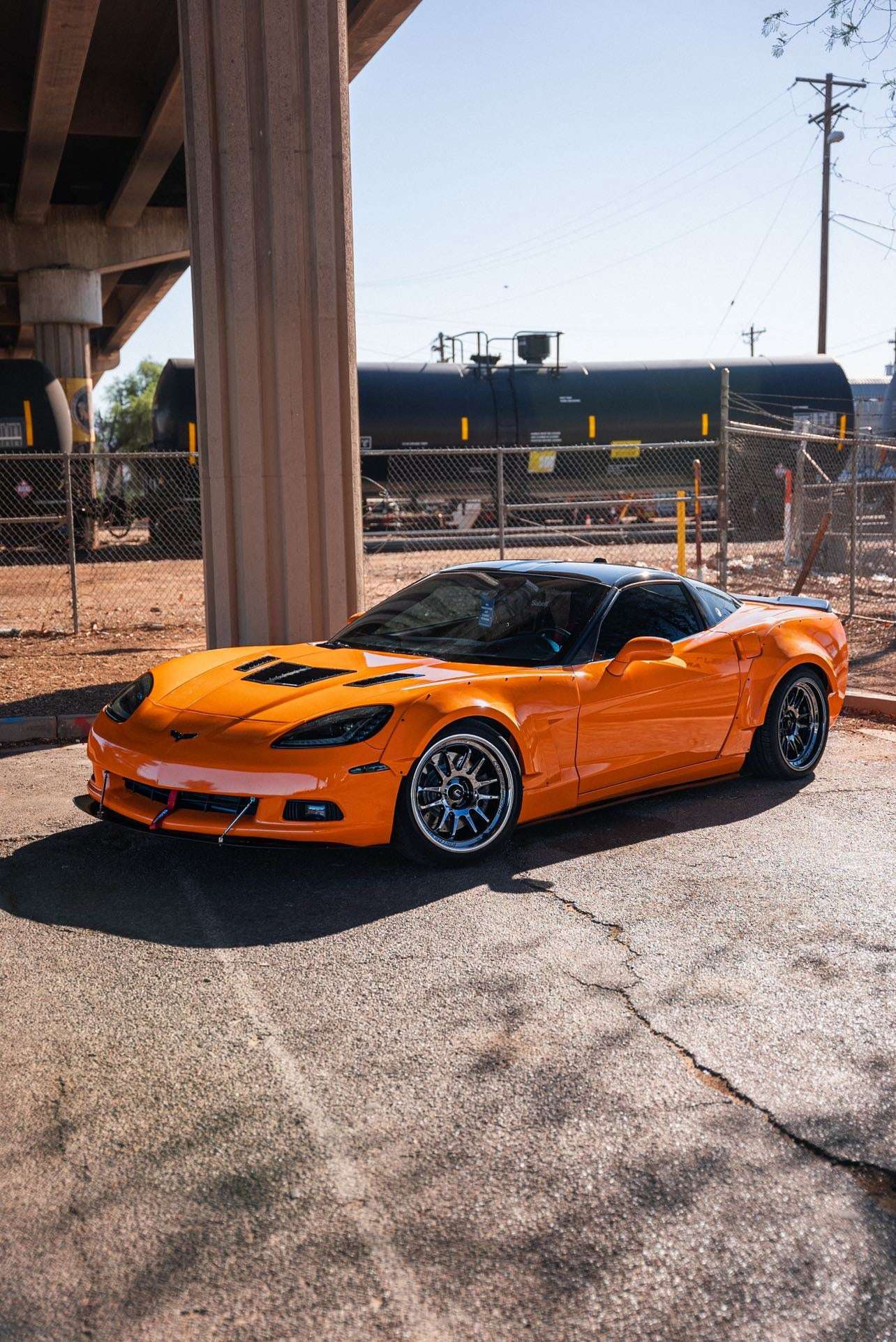 2005 Chevrolet Corvette · Cosmis Racing XT-206R · 18x9 front / 18x9.5 rear