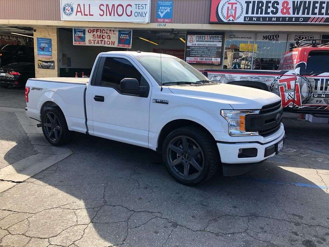 2020 Ford F-150 · Raceline Wheels Surge · 20x10