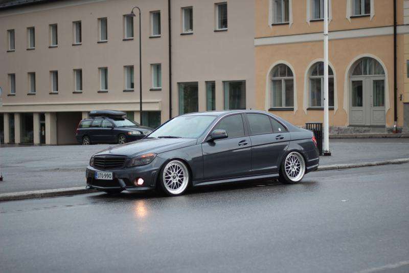 2006 Mercedes-Benz C230 fitted with LM 19x8.5 48mm wheels