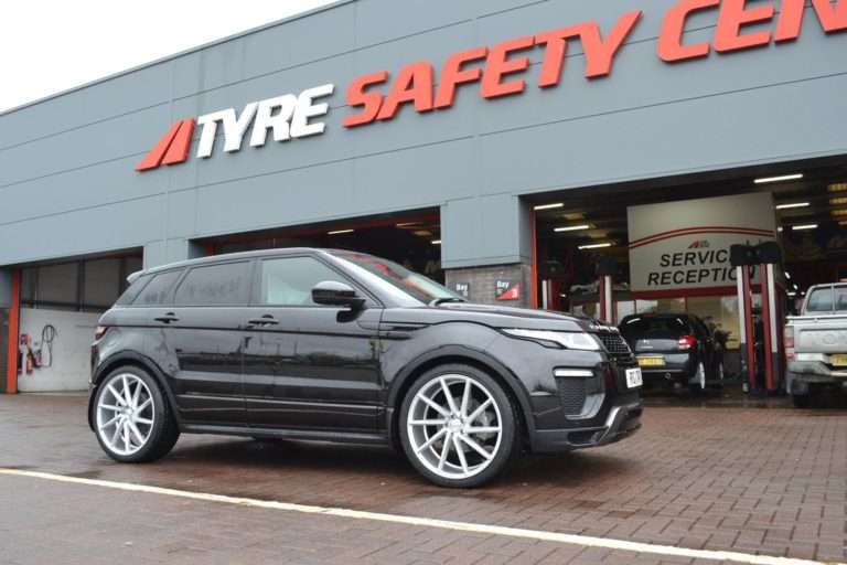 2017 Land Rover Range Rover Evoque fitted with CVT 22x9 40mm wheels