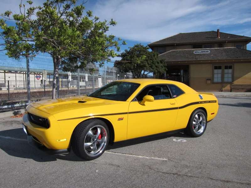 2010 Dodge Challenger · American Racing AR105 Torq Thrust M · 20x8.5 front / 20x10 rear