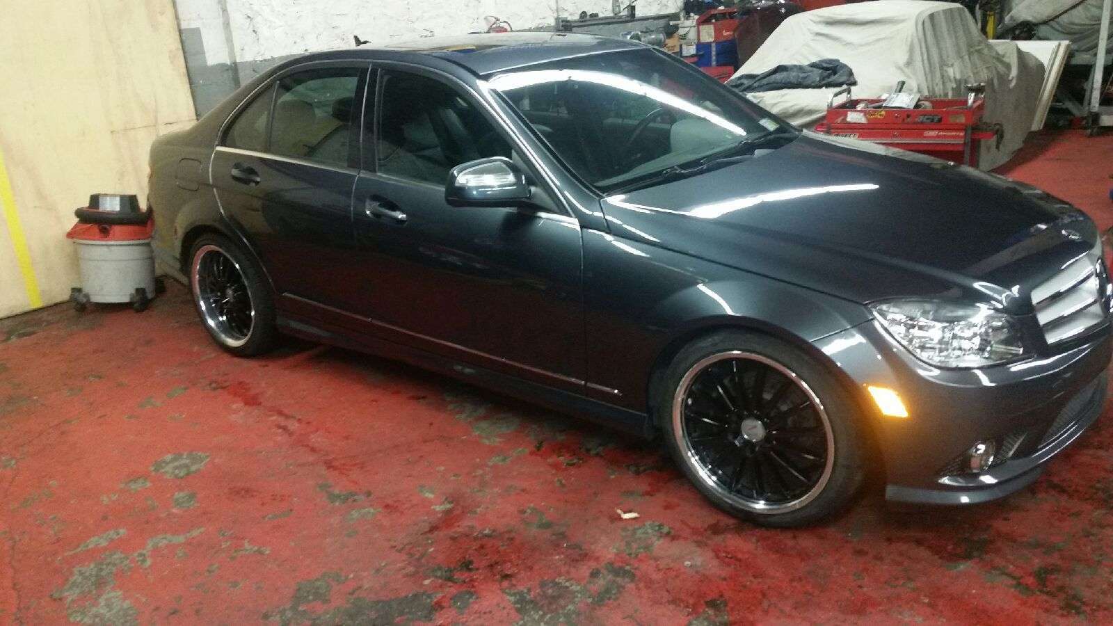 2009 Mercedes-Benz C300 fitted with MILLENIUM 18x8.5 32mm wheels