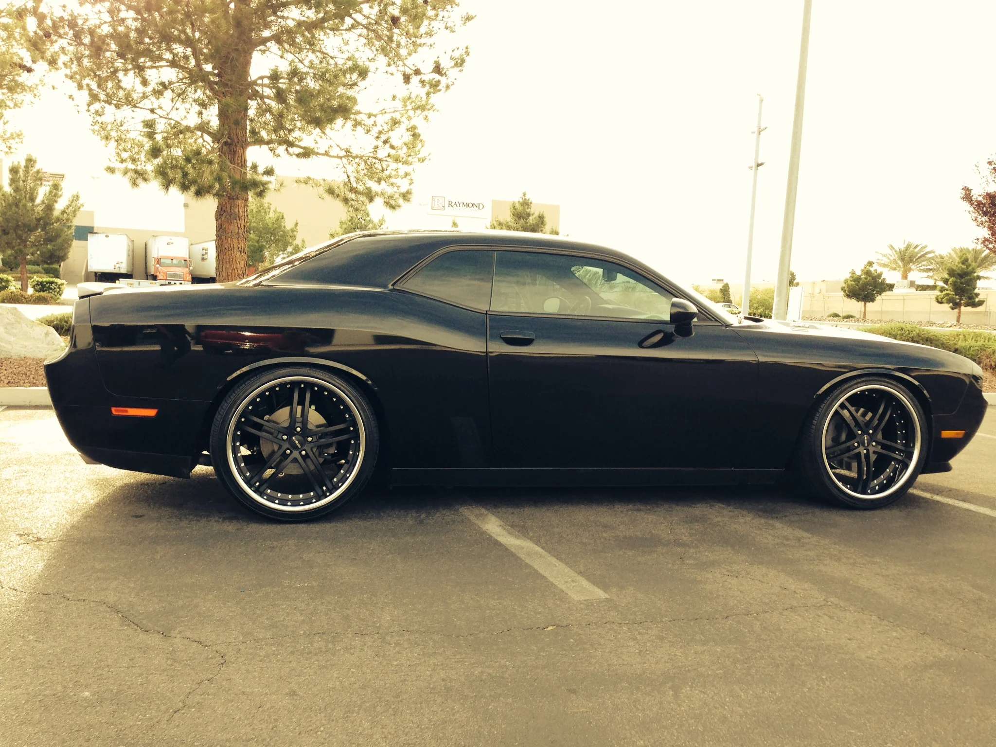 2012 Dodge Challenger fitted with Zenetti Bellagio 22x9 15mm wheels