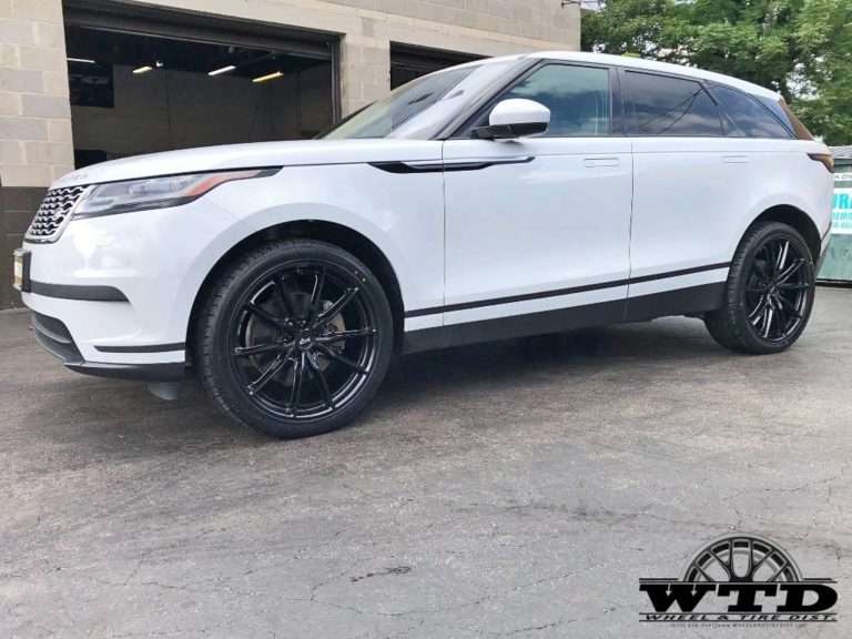 2019 Land Rover Range Rover Velar fitted with M240 RAINIER 22x9 33mm wheels