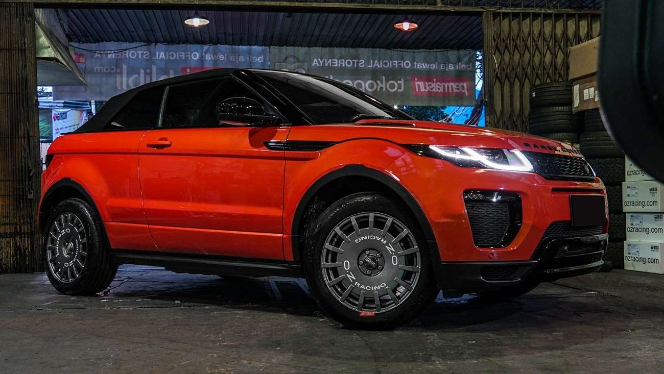 2015 Land Rover Range Rover Evoque fitted with OZ Rally Racing 19x7.5 38mm wheels