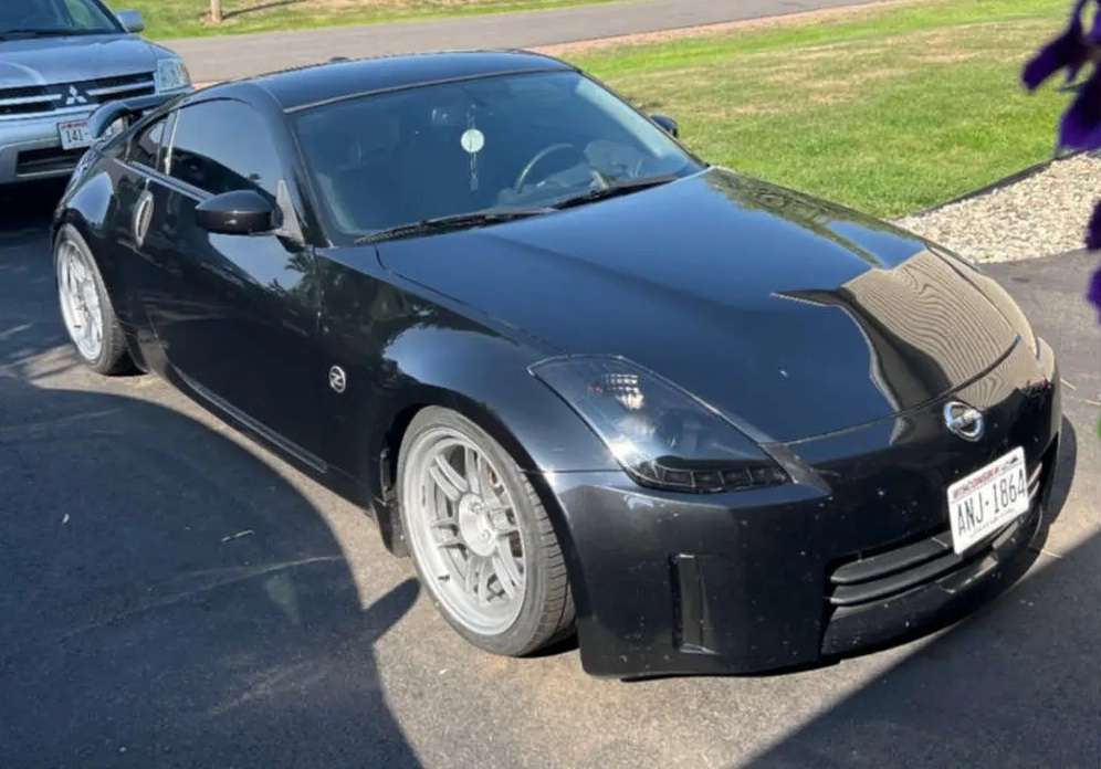 2008 Nissan 350Z fitted with RPF1 - Silver 18x9.5 38mm wheels