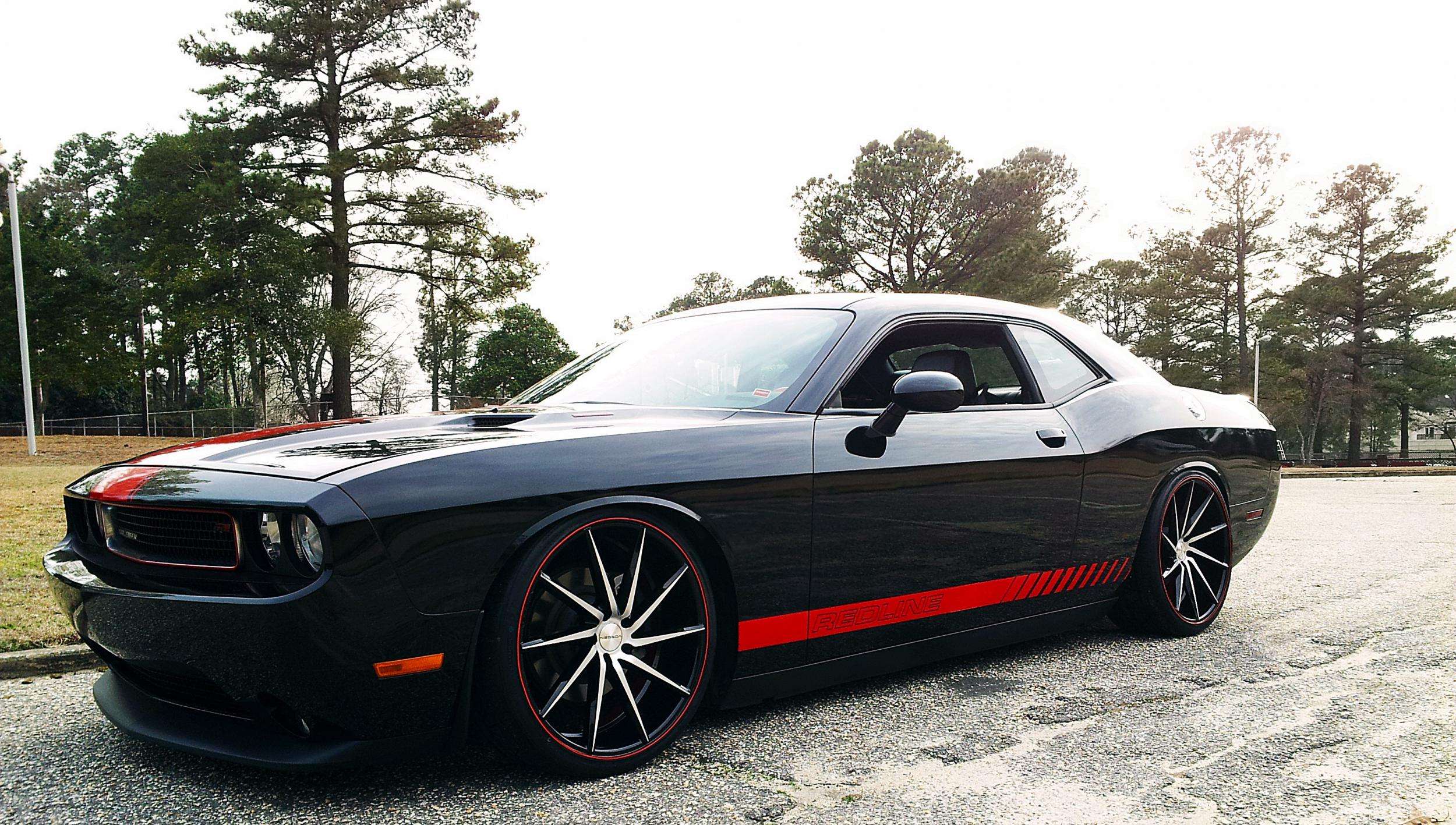 2011 Dodge Challenger fitted with Vossen CVT 22x9 15mm wheels