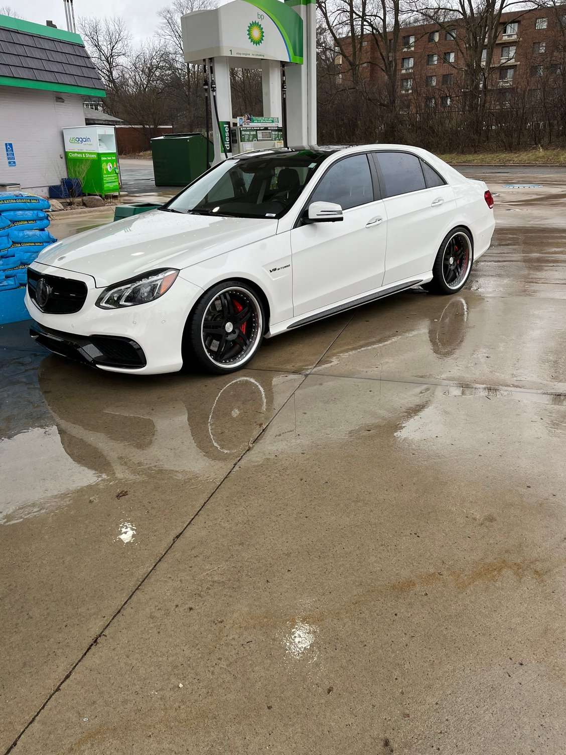 2016 Mercedes-Benz E63 AMG S fitted with GMR GS-10 20x9 35mm wheels