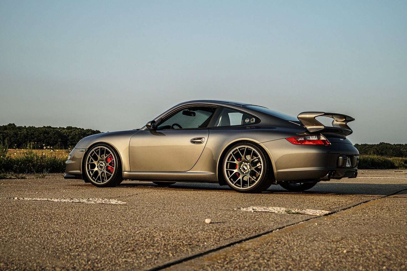 2009 Porsche 911 fitted with CH-R 20x9 49mm wheels