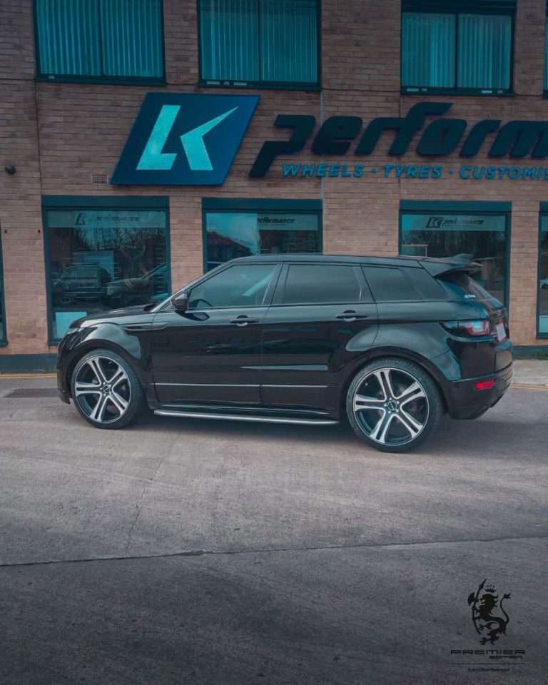 2012 Land Rover Range Rover Evoque fitted with CS5 22x10 40mm wheels