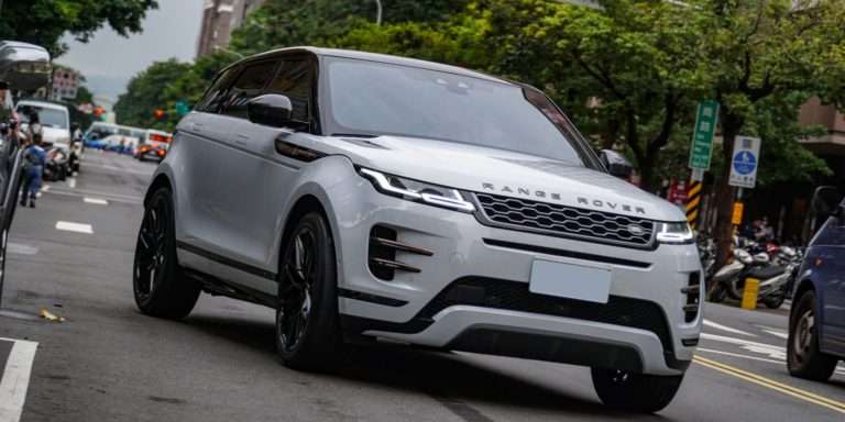 2023 Land Rover Range Rover Evoque fitted with FG-X 21x9 40mm wheels