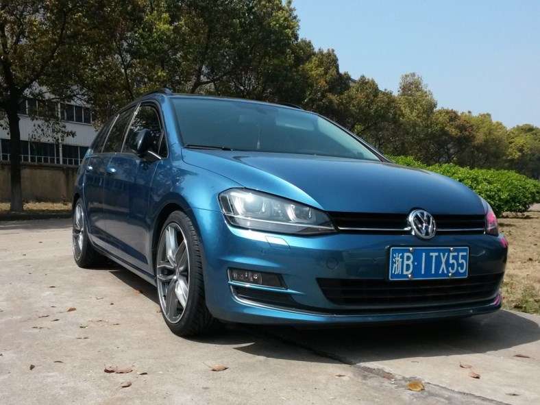 2015 Volkswagen Golf fitted with Audi RS6 Wheels 18x8 45mm wheels