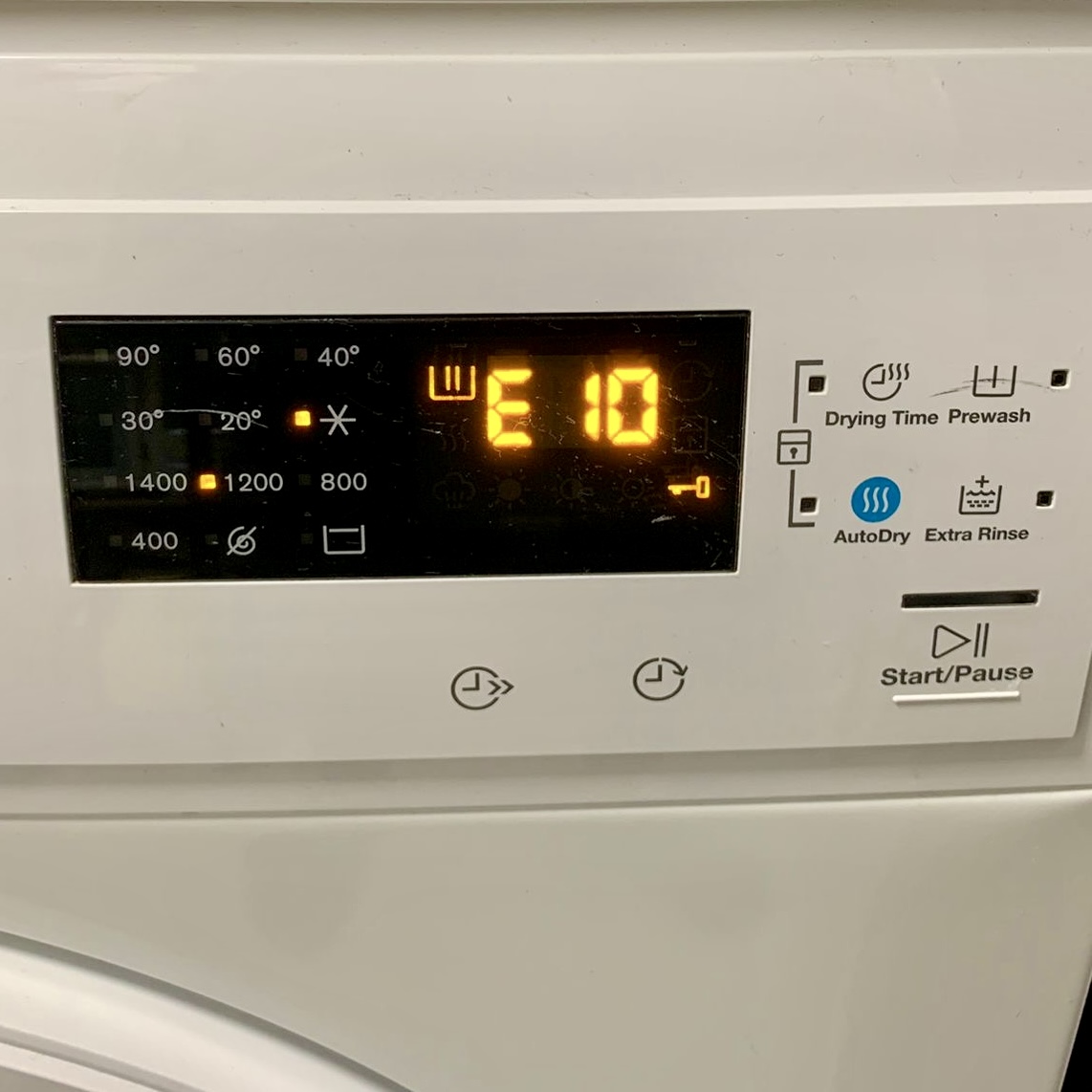 E10