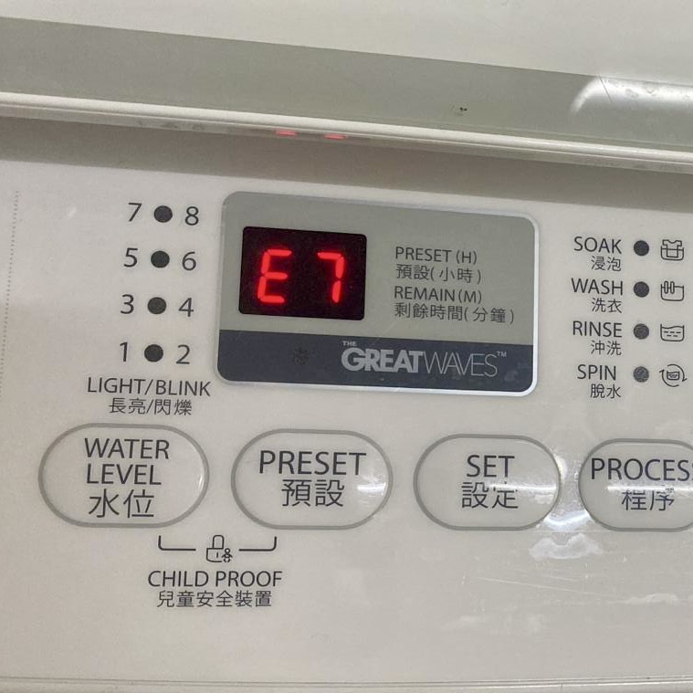 E7