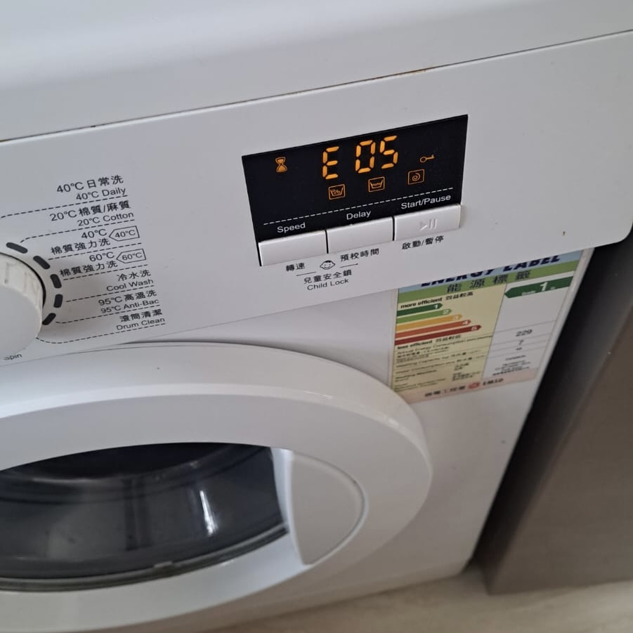 E05