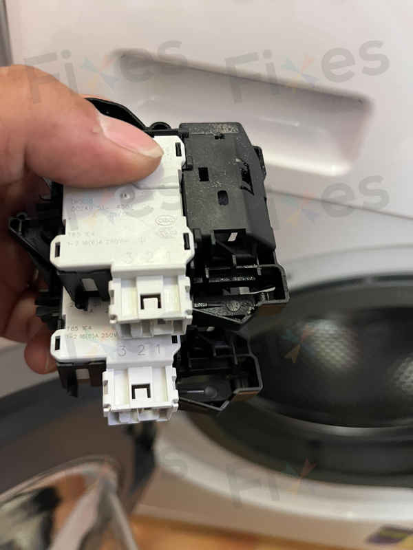 出現故障碼F06，不鎖門🚫Whirlpool惠而浦前置式洗衣機 CFCR80221