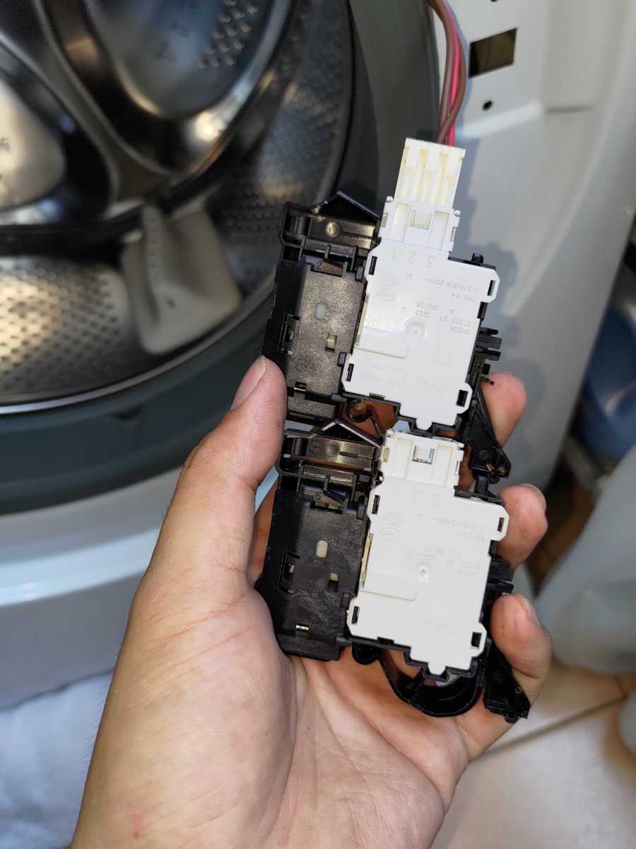 出現故障碼F06,鎖門感應問題🔐Whirlpool惠而浦前置式洗衣機 CFCR80221