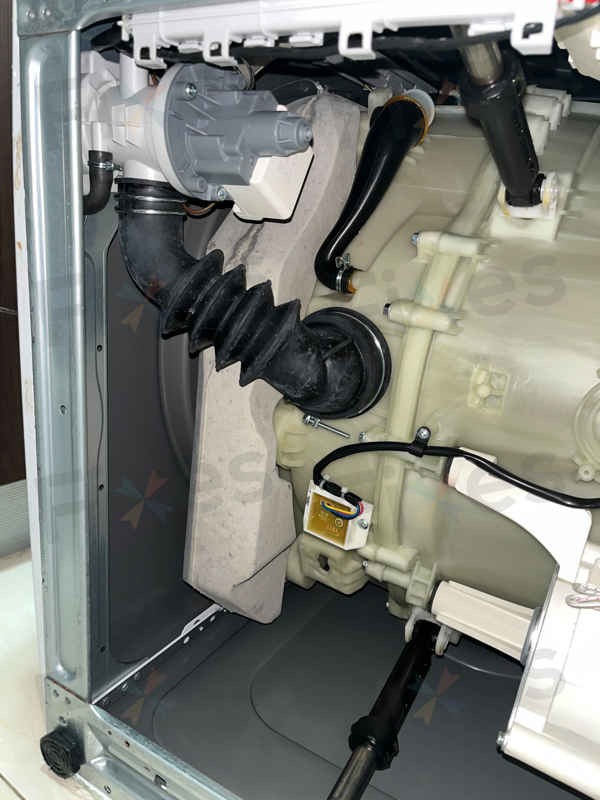 門鎖死，出現故障碼E12🔐Whirlpool惠而浦前置式洗衣機 FRAL80111
