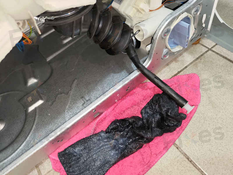 排水問題,出現故障碼E18😱Siemens西門子前置式洗衣機 WS10K360HK/03