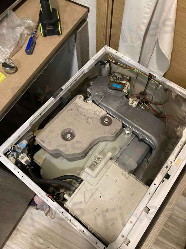 這部飛歌牌洗衣機的烘乾功能為何只吹冷風？維修後的意外收穫 💨