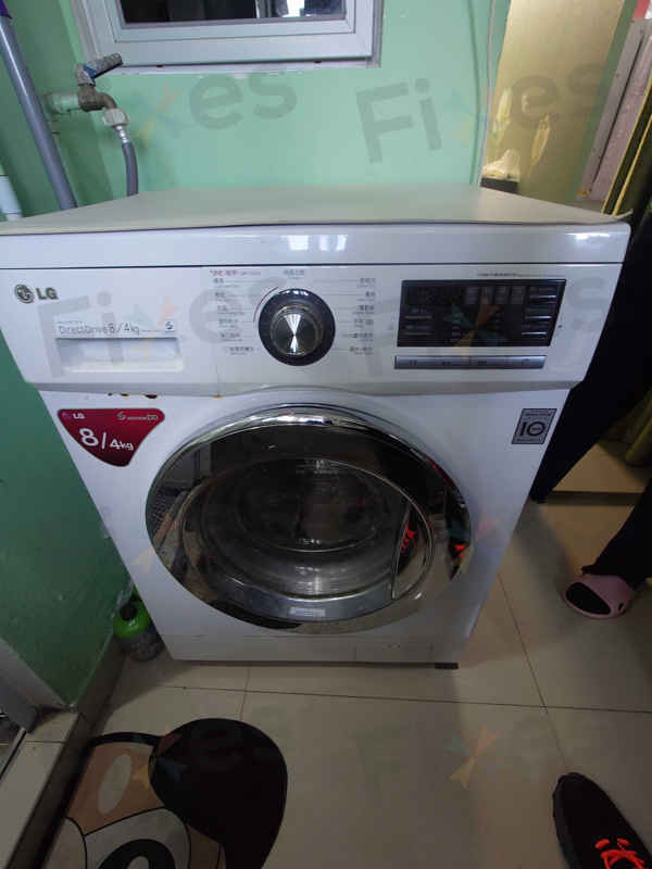0E和1E故障碼同時出現，這部LG WF系列洗衣機的水位感應系統竟被這樣堵塞 🔍