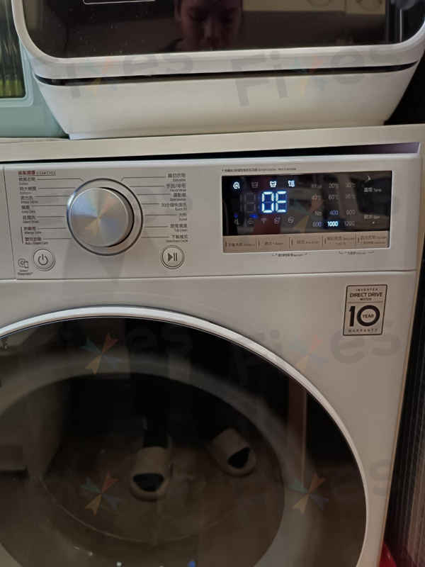 這部LG F系列洗衣機0E故障碼背後：師傅清出硬幣螺絲批一大堆 🪙