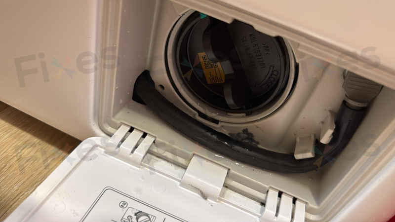 這部LG F系列洗衣機0E故障碼背後：師傅清出硬幣螺絲批一大堆 🪙