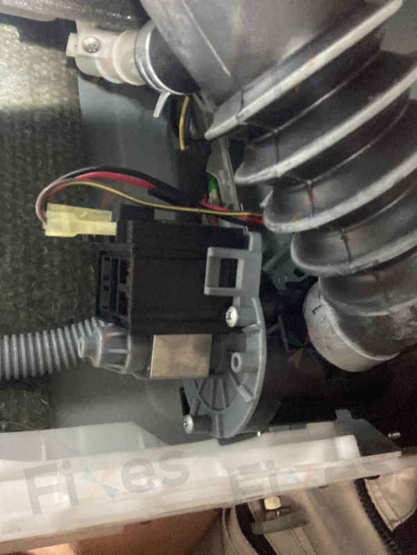 連續清理過濾器無效,這部LG WFNP系列洗衣機0E故障碼揭示排水泵故障🔍