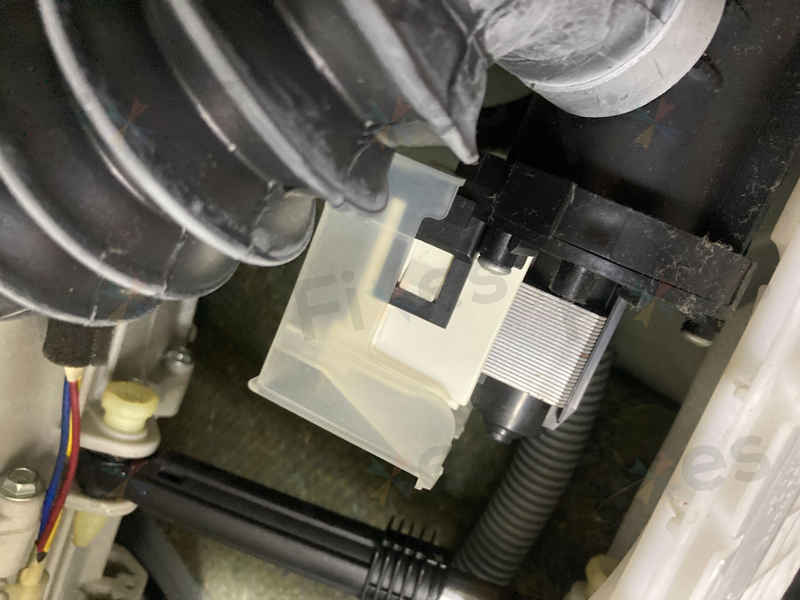 連續清理過濾器無效,這部LG WFNP系列洗衣機0E故障碼揭示排水泵故障🔍
