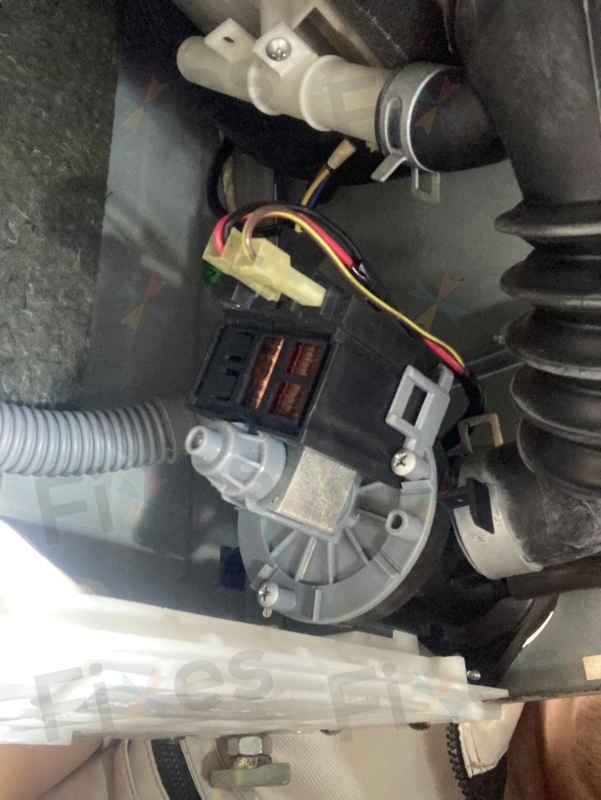 連續清理過濾器無效,這部LG WFNP系列洗衣機0E故障碼揭示排水泵故障🔍