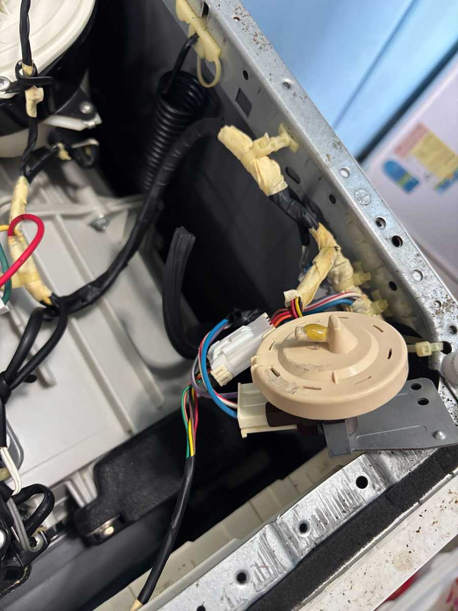 用戶經驗:超重洗窗簾導致這部LG WFCN系列洗衣機1E故障 💡