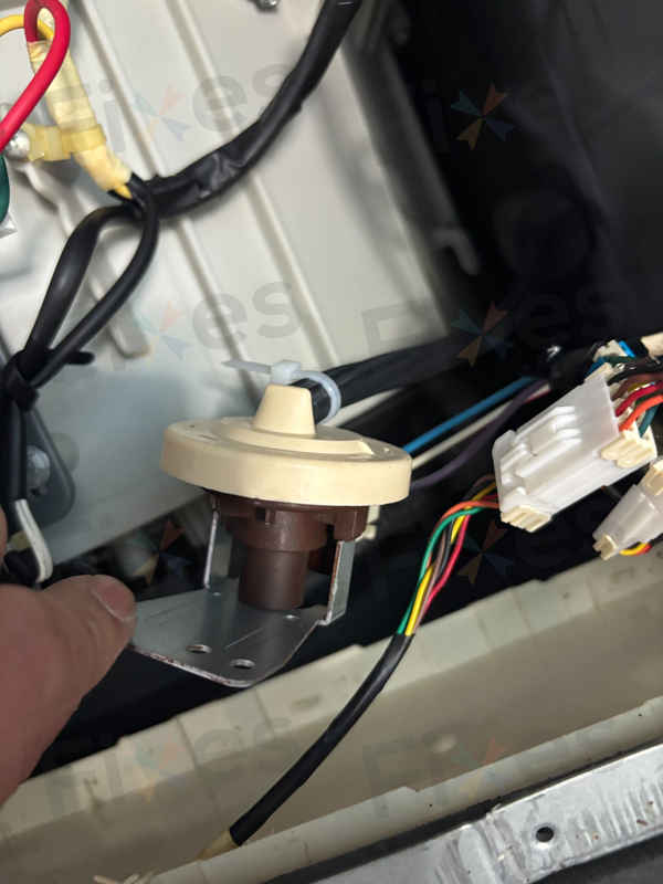 用戶經驗:超重洗窗簾導致這部LG WFCN系列洗衣機1E故障 💡