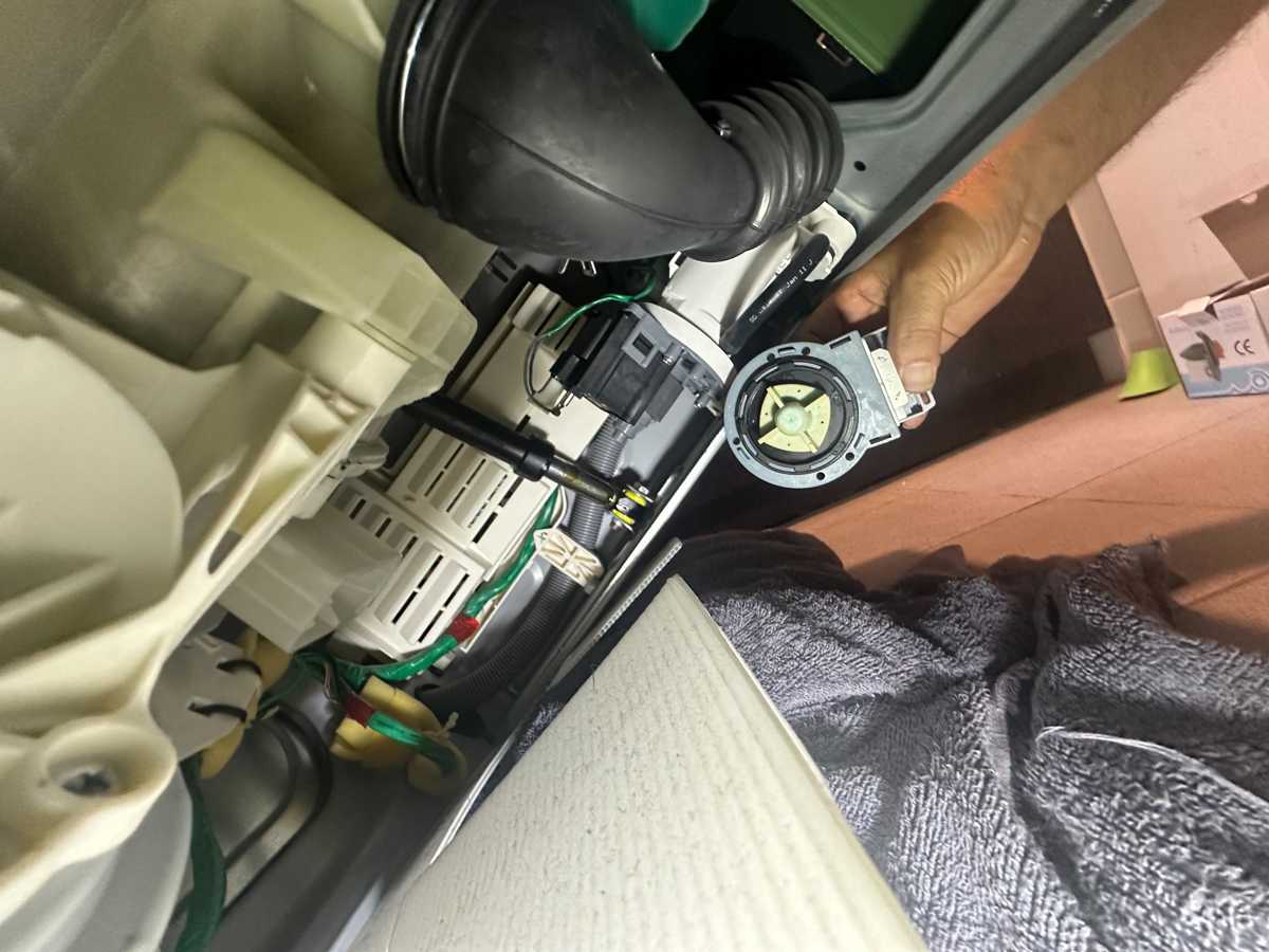 客戶Samsung WW系列洗衣機5C錯誤碼修復：排水泵更換後重獲新生 🚀