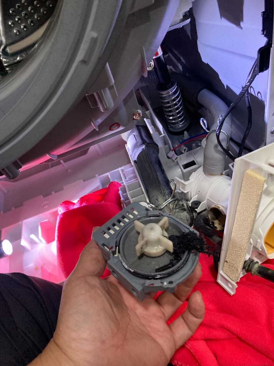 這部日立BDW系列洗衣機的C02故障碼竟是因為一條褲頭帶?🤨