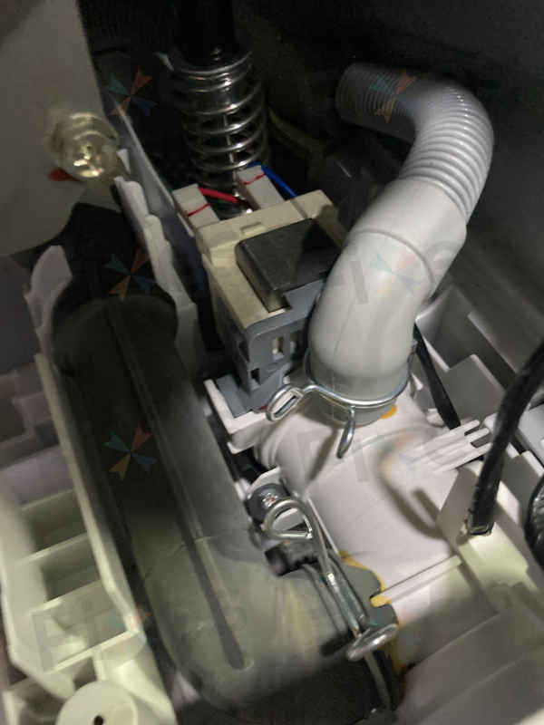 這部日立BDW系列洗衣機的C02故障碼竟是因為一條褲頭帶?🤨
