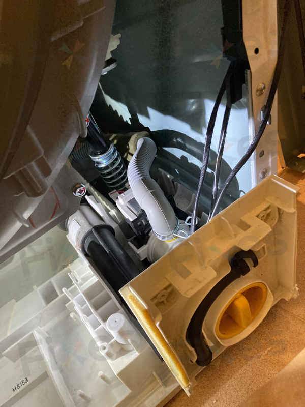 出現故障碼C02，即場更換排水泵👷‍♂️Hitachi日立前置式洗衣機 BDW80AV