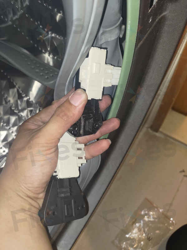 浴室潮濕環境下的Samsung洗衣機，門鎖掣故障引發dC代碼 💨