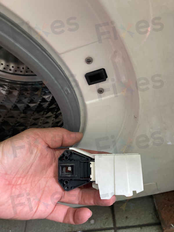 門鎖掣故障讓這部Samsung WW系列洗衣機完全停擺,維修過程大公開 ⚙️