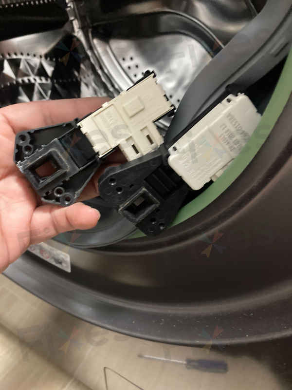 這部Samsung WW系列洗衣機dC故障碼纏身 👵 老太太終於不用再「暴力關門」
