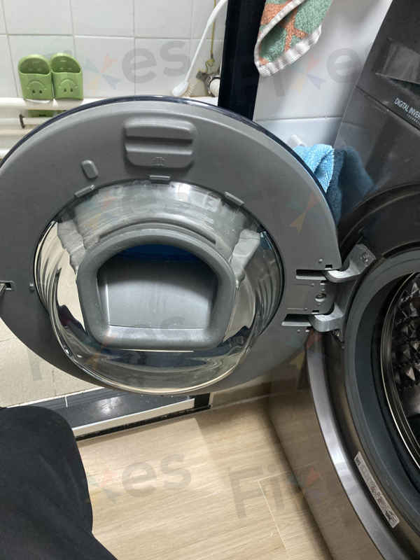 這部Samsung WW系列洗衣機dC故障碼纏身 👵 老太太終於不用再「暴力關門」