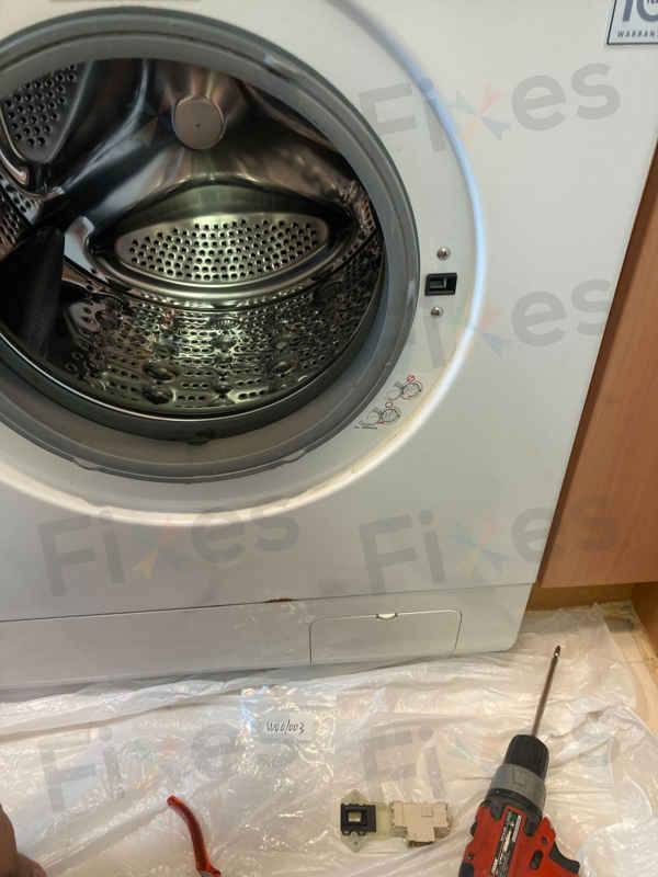 網路偏方失效，這部LG WFCN系列洗衣機持續dE故障，換門鎖後順利運轉✨