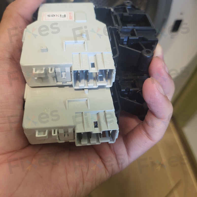 洗衣機門鎖掣故障引發dE錯誤?這個維修過程值得關注 🔍
