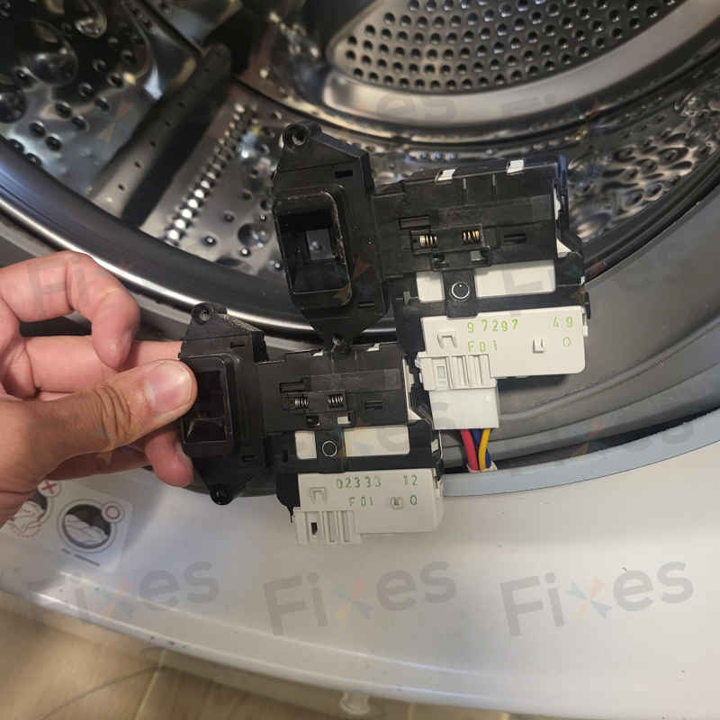 洗衣機門鎖掣故障引發dE錯誤?這個維修過程值得關注 🔍